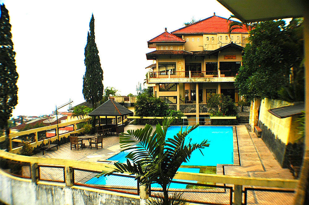 Foresta Inn Family Resort Prigen Luaran gambar